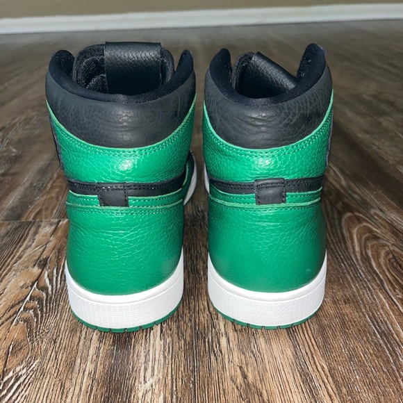 Jordan 1s green black shoe w red laces🔥 - Picture 5 of 6